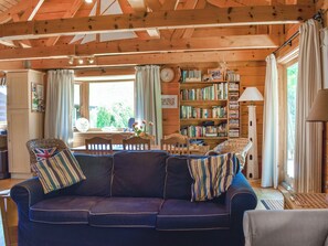 TV - 3 bedroom accommodation in Padstow (Padstow)