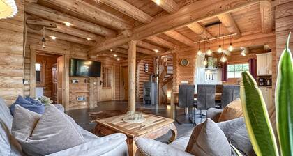 Freistehendes Ferienhaus mit Sauna und HotTub