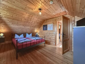 3 bedrooms, iron/ironing board, Internet