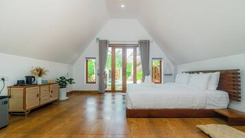 Deluxe Double Room, 1 King Bed, Balcony, Garden View | Hypo-allergenic bedding, desk, free WiFi, bed sheets