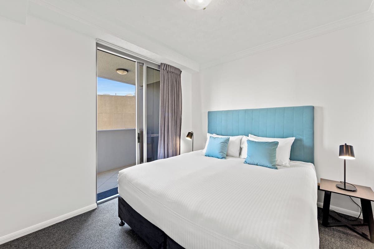 One Bedroom Accessible Apartment | Iron/ironing board, free WiFi, bed sheets