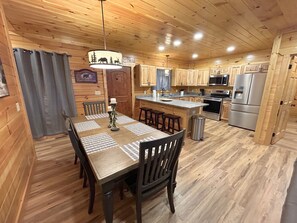 Dining - 3 Bedroom 3 Bath - Indoor Swimming Pool - Game Room- 2 minutes off the Parkway (Pigeon Forge)