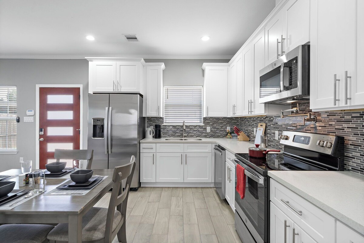 Photo 6 of Gated I 2.5 Bath + Laundry I Near NRG + Medical Center + HOU airport