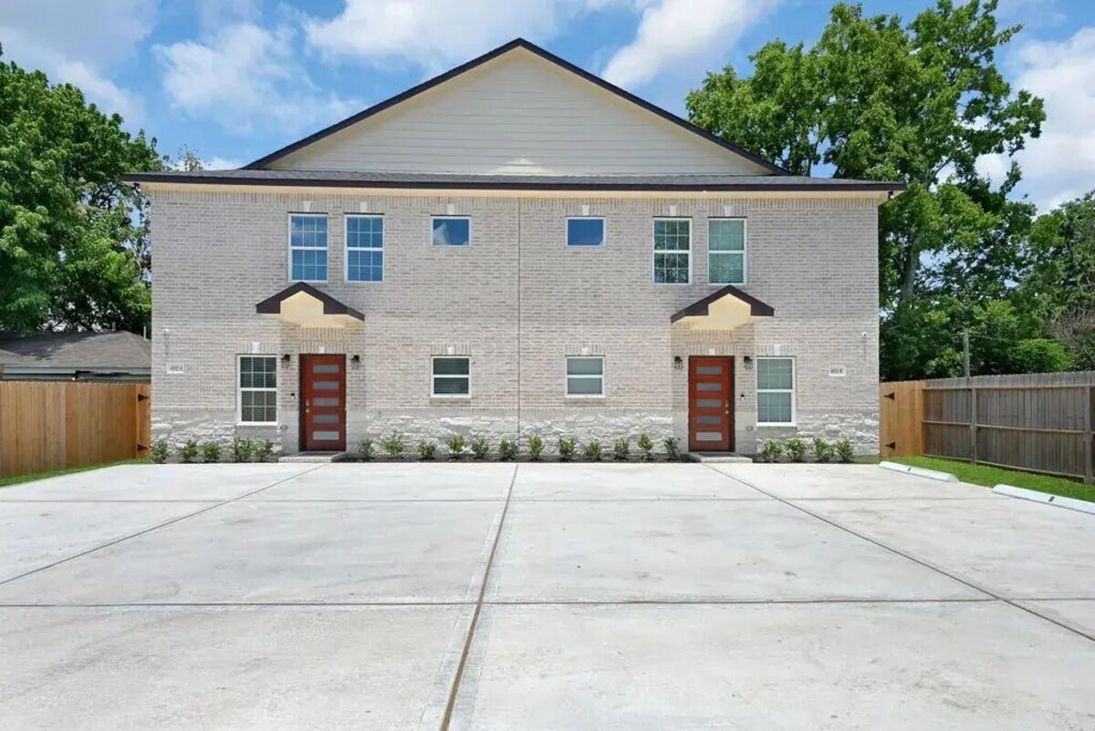 Photo 23 of Gated I 2.5 Bath + Laundry I Near NRG + Medical Center + HOU airport