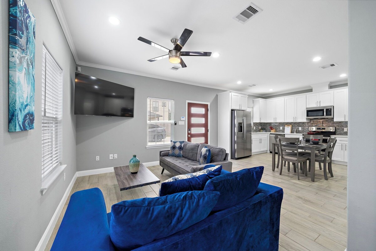 Photo 4 of Gated I 2.5 Bath + Laundry I Near NRG + Medical Center + HOU airport