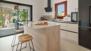 Refrigerador, microondas, horno, lavavajillas