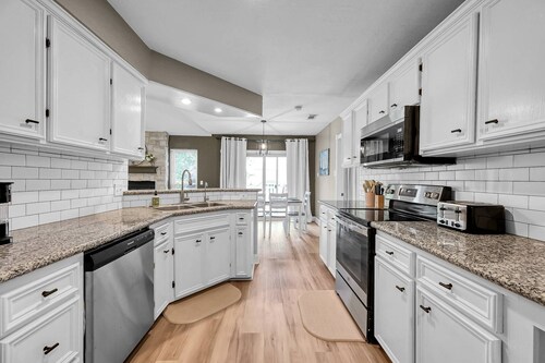 NEW! Festival Stay Near Lake Conroe – Close to Marinas, Dining & Downtown Montgomery