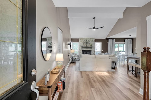 3 BR Montgomery Retreat | King Suite | Private Deck | Gated Community Near Lake Conroe