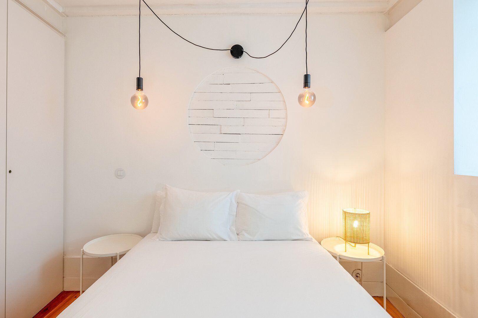 2 habitaciones, tabla de planchar con plancha, internet y ropa de cama 