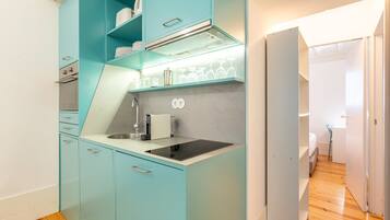 Frigorífico, microondas, horno y lavavajillas