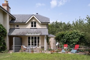 Exterior - Dabinett, Set in Beautiful Gardens, Parking (Somerset)