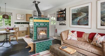 Dabinett, Set in Beautiful Gardens, Parking