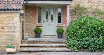 Victorian House & Barn, Hot Tub, Gym, Games Room