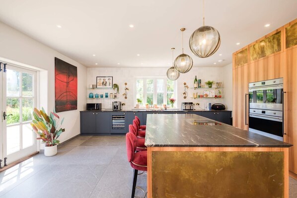 Fridge, microwave, oven, stovetop - Victorian House & Barn, Hot Tub, Gym, Games Room (Hardington Mandeville)