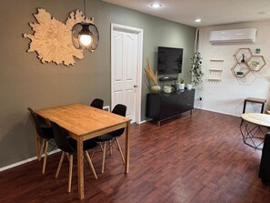 Dining - Cascadia Basecamp | AC, pet friendly, BBQ (randle)