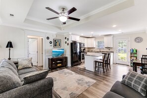 Smart TV - Charming 2B, 2Bth Home In Boiling Spring Lakes, Mins from Southport and Oak Island (Southport)