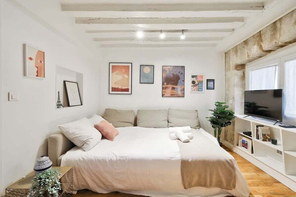 1 bedroom, iron/ironing board, travel cot, WiFi