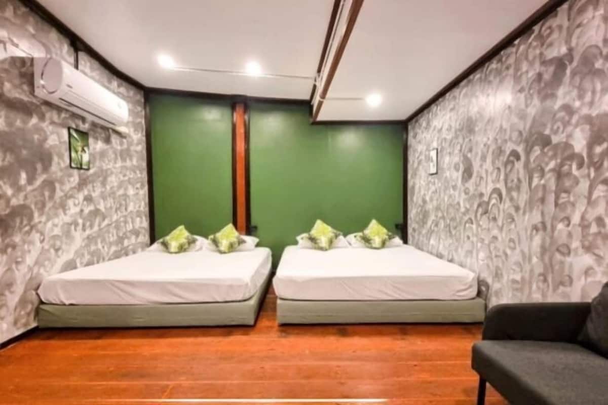 WiFi (free), bed sheets