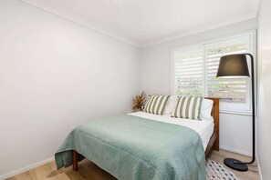 3 bedrooms, iron/ironing board, WiFi, bed sheets
