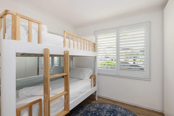 3 bedrooms, iron/ironing board, WiFi, bed sheets