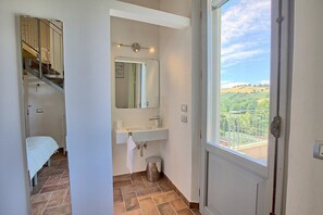 4 soverom, wi-fi (inkludert) og sengetøy