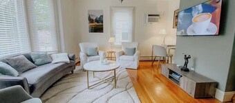 Charming 2-bedroom house super close to Brown & RISD, Wayland Square