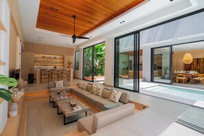 Family Villa, 6 Bedrooms, Private Pool | Living room | 50-inch Smart TV with cable channels - Villa Brandon by Nakula (Kedonganan)