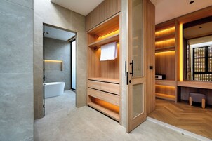 Family Villa, 6 Bedrooms, Private Pool | Bathroom | Free toiletries, hair dryer, slippers, bidet