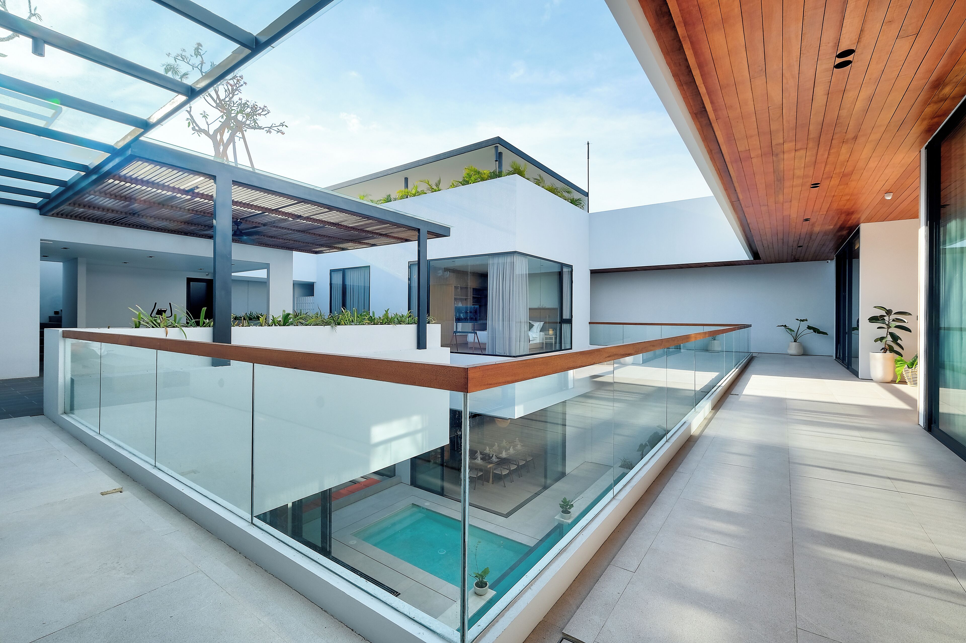 Vila família, 6 quartos, piscina particular | Área de estar | Smart TV 50 polegadas com canais a cabo