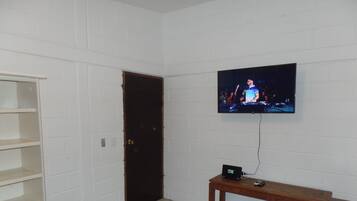 1 quarto, ferros/tábuas de passar roupa, Wi-Fi, roupa de cama