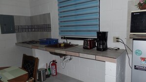 A small kitchen with a sink, a toaster, a coffee maker, and a refrigerator. - 🤑😎❤️ SE FACTURA❤️😎🤑 ARE YOU TRAVELING ON BUSINESS?? (San José del Cabo)