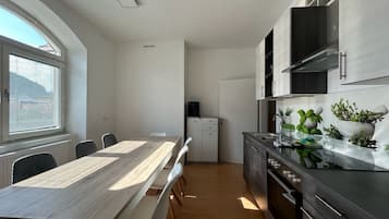 Refrigerador, microondas, parrilla de estufa y lavavajillas