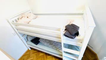 1 makuuhuone, työpöytä, silitysrauta/-lauta, Wi-Fi