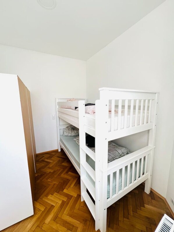 1 chambre, bureau, fer et planche à repasser, Wi-Fi