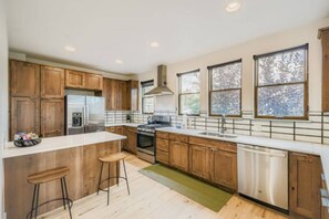 Fridge, microwave, dishwasher, coffee/tea maker