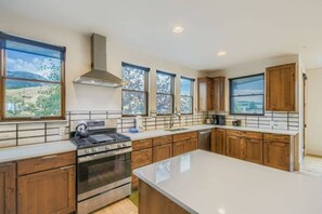 Fridge, microwave, dishwasher, coffee/tea maker