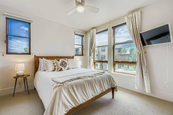 3 bedrooms, free WiFi, bed sheets