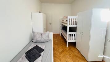 1 bedroom, desk, iron/ironing board, free WiFi