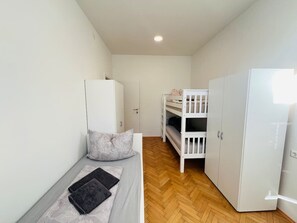 1 camera, una scrivania, ferro/asse da stiro, Wi-Fi gratuito