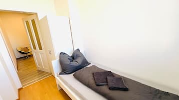 3 Schlafzimmer, Schreibtisch, Bügeleisen/Bügelbrett, WLAN