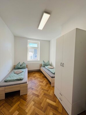 3 bedrooms, desk, iron/ironing board, WiFi