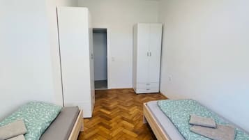 3 bedrooms, desk, iron/ironing board, WiFi