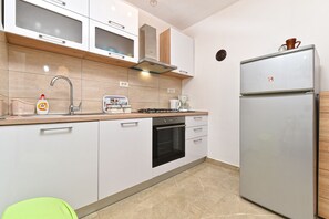 Kühlschrank, Ofen, Herdplatte, Geschirrspüler