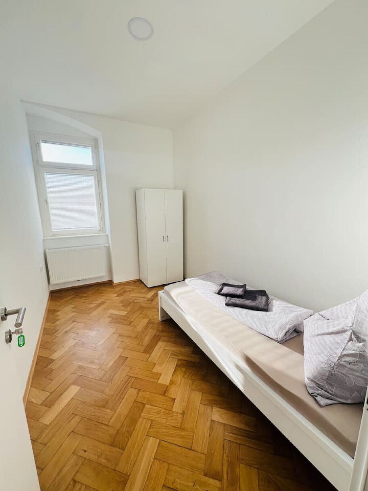 3 dormitoris, escriptori, planxa i posts de planxar i wifi 