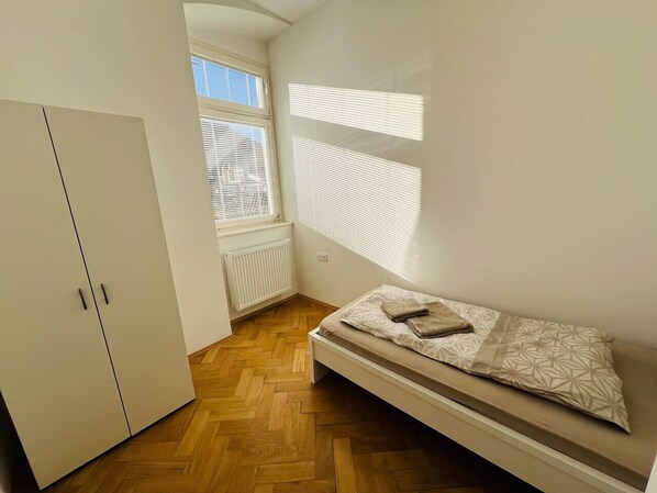 3 bedrooms, desk, iron/ironing board, WiFi