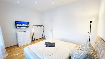 2 Schlafzimmer, Schreibtisch, Bügeleisen/Bügelbrett, WLAN