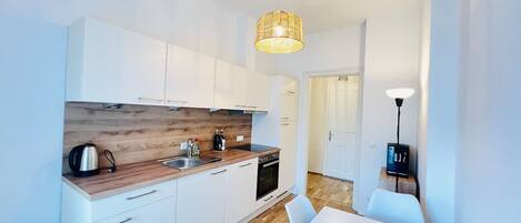 Fridge, microwave, oven, stovetop