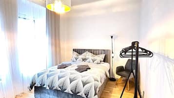 2 Schlafzimmer, Schreibtisch, Bügeleisen/Bügelbrett, WLAN