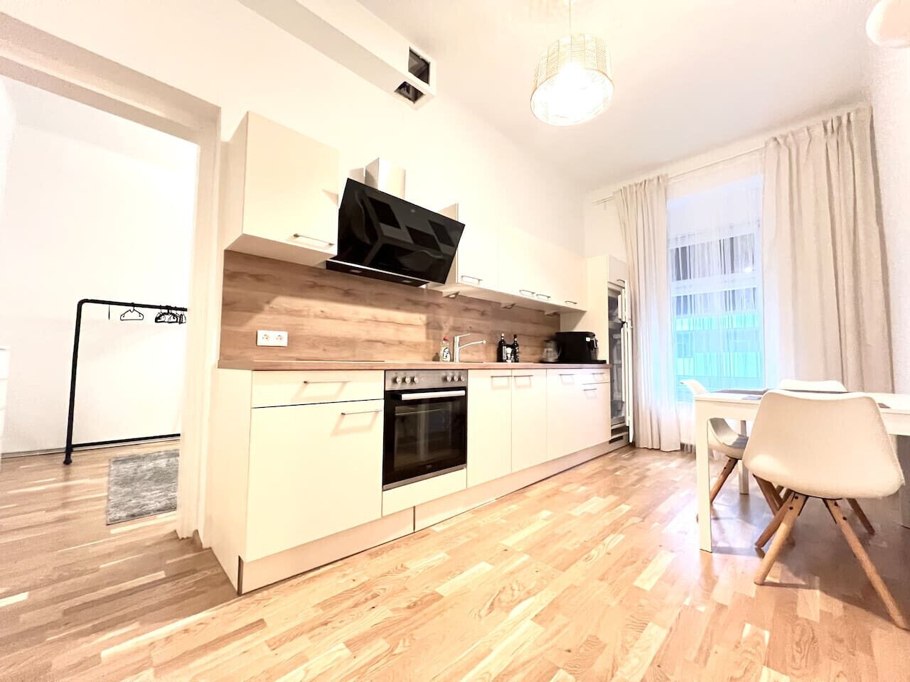 Køleskab, mikrobølgeovn, ovn, kogeplade