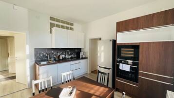 Kühlschrank, Ofen, Herdplatte, Geschirrspüler